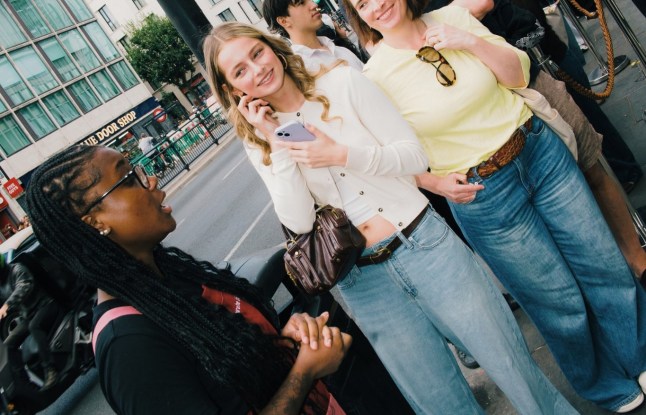 Londoners queue two hours for frozen yoghurt that's the 'best thing to happen since One Direction' iloveyochi.uk